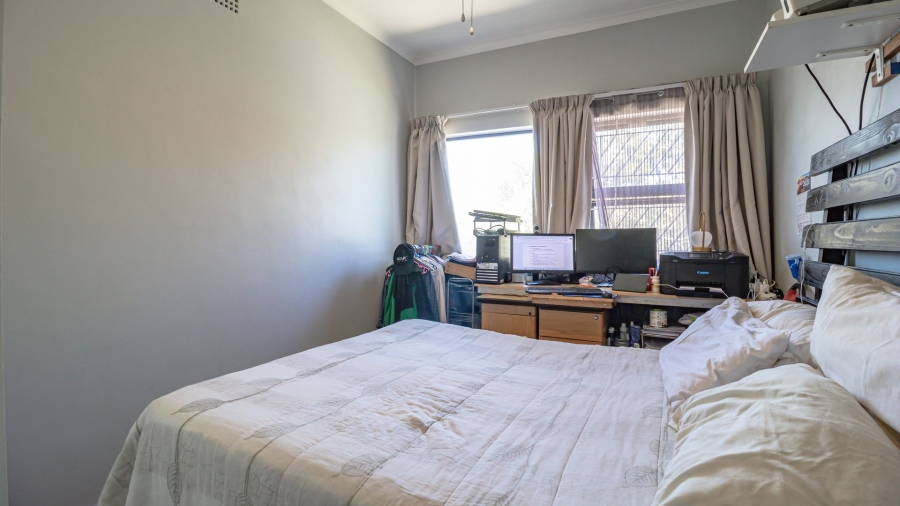4 Bedroom Property for Sale in Gustrouw Western Cape